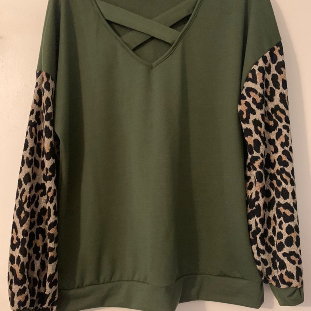 BiBi Leopard Print Top - Picture 2 of 4
